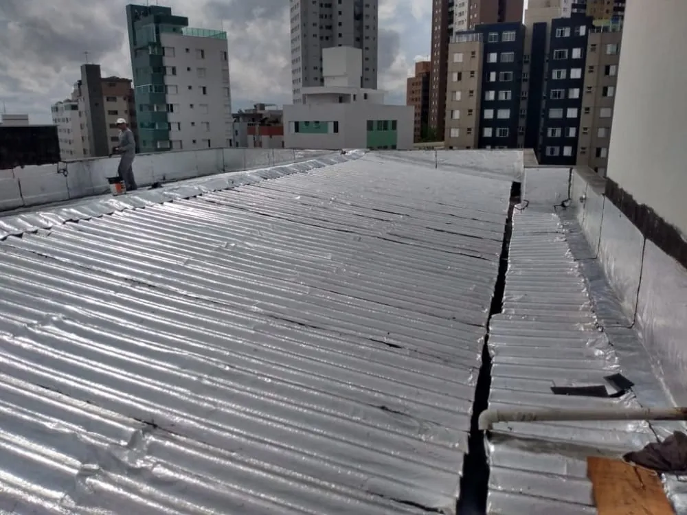 Impermeabilização sobre Telhado de Fibrocimento com Manta Asfáltica Aluminizada