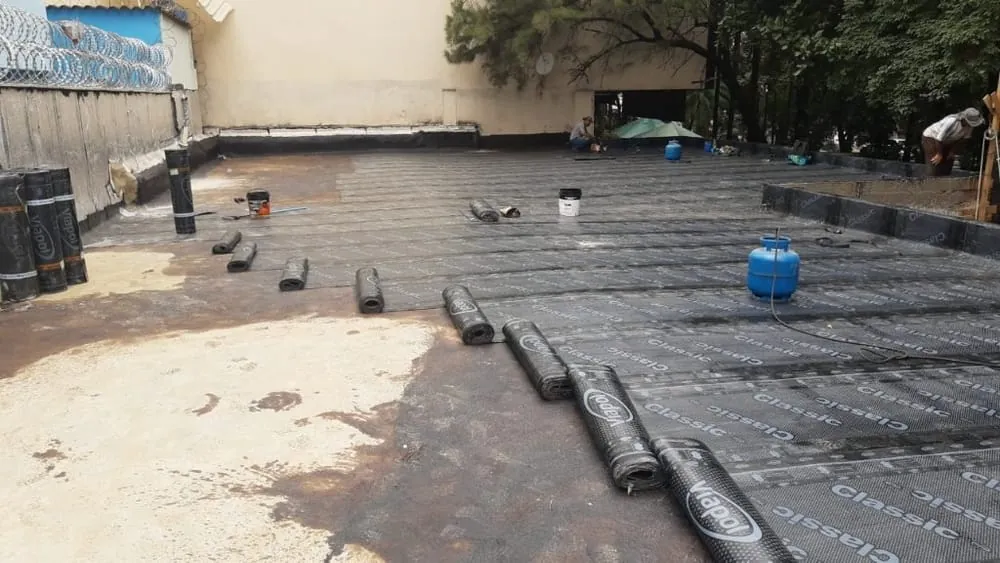 Impermeabilização com Manta Asfáltica 4mm sobre Lojas